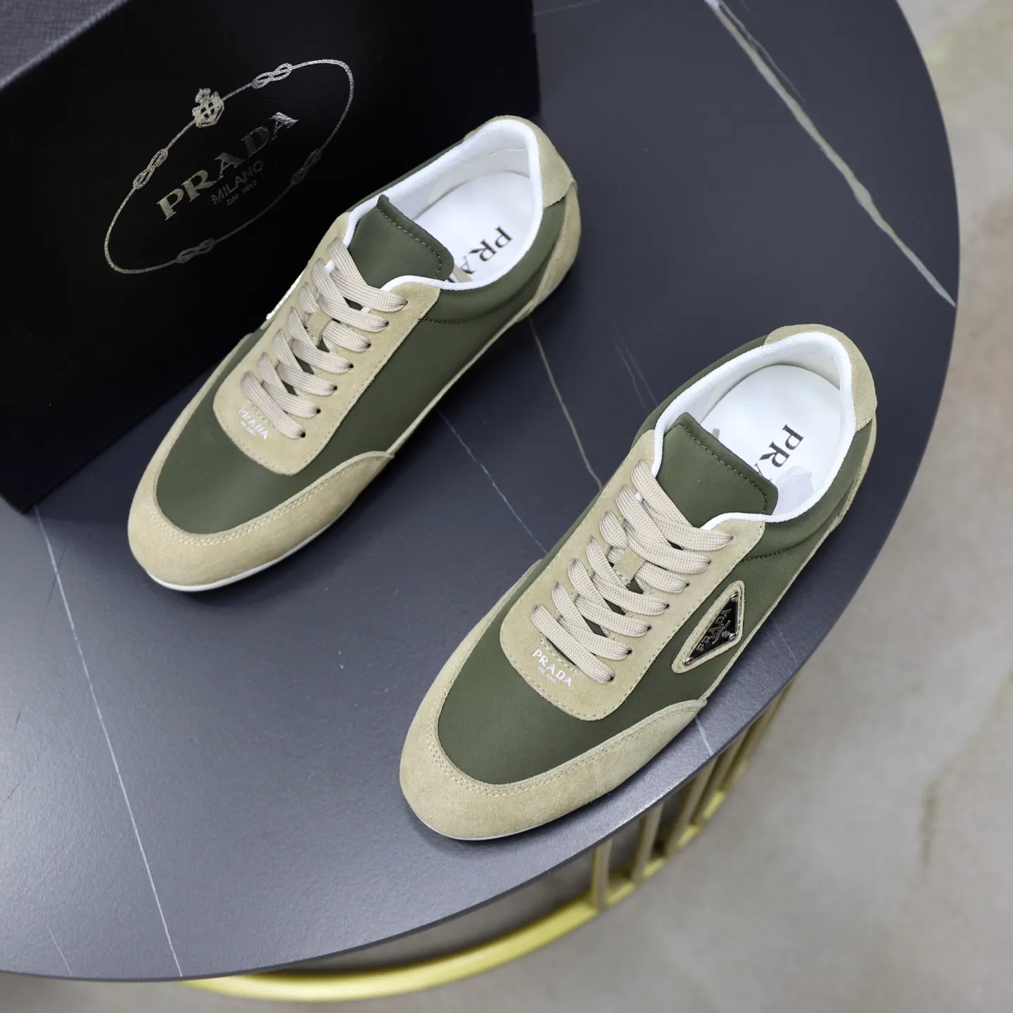 Men's shoes: 440💰🙅‍♂️🙅‍♂️🙅‍♂️ Brand: PRADA Standard code: 38–44 (45 can be customized) Level: Same as the official website Material: Original fabric Comfortable and breathable lining Lightweight and wear-resistant outsole Style category: Men's fashionable casual shoes and boots Running sneakers Distinguished luxury brand elements Top luxury Color: actual picture color